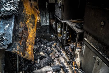 Kharkiv, Ukrayna, 30 Temmuz 2025 Kharkiv 'deki Red Cat bira dükkanı ve barı Rus Shahed insansız hava araçları tarafından soyuldu. Hasar çok fazlaydı. Restoran ateşe verildi ve bar ağır hasar gördü..