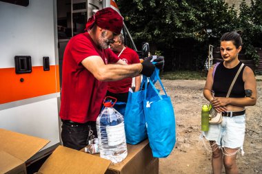 Kharkiv, Ukrayna, 30 Temmuz 2025 Kızıl Haç ve UNICEF Rus saldırısının gerçekleştiği yere cevap veriyor. Sivillerin psikolojik desteğe ihtiyacı var. Rus saldırılarının öncelikli hedefleri onlar..