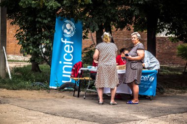 Kharkiv, Ukrayna, 30 Temmuz 2025 Kızıl Haç ve UNICEF Rus saldırısının gerçekleştiği yere cevap veriyor. Sivillerin psikolojik desteğe ihtiyacı var. Rus saldırılarının öncelikli hedefleri onlar..