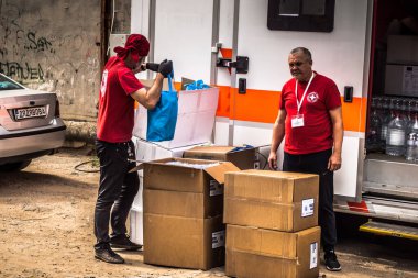 Kharkiv, Ukrayna, 30 Temmuz 2025 Kızıl Haç ve UNICEF Rus saldırısının gerçekleştiği yere cevap veriyor. Sivillerin psikolojik desteğe ihtiyacı var. Rus saldırılarının öncelikli hedefleri onlar..