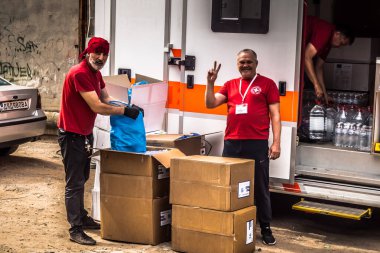 Kharkiv, Ukrayna, 30 Temmuz 2025 Kızıl Haç ve UNICEF Rus saldırısının gerçekleştiği yere cevap veriyor. Sivillerin psikolojik desteğe ihtiyacı var. Rus saldırılarının öncelikli hedefleri onlar..