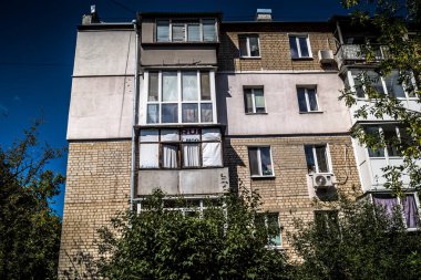 Kharkiv, Ukrayna, 31 Temmuz 2025 Ukrayna 'nın ön cephesi yakınlarındaki Harkiv caddeleri. Şehir savaş bölgelerine çok yakın ve her gün Rus İHA 'ları ya da füzeleri tarafından saldırıya uğruyor..