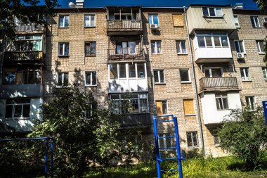 Kharkiv, Ukrayna, 31 Temmuz 2025 Ukrayna 'nın ön cephesi yakınlarındaki Harkiv caddeleri. Şehir savaş bölgelerine çok yakın ve her gün Rus İHA 'ları ya da füzeleri tarafından saldırıya uğruyor..