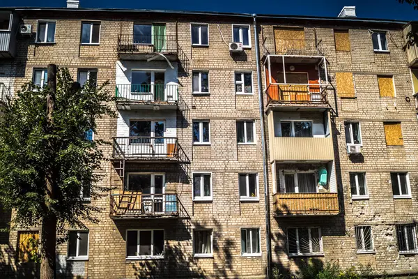 Kharkiv, Ukrayna, 31 Temmuz 2025 Ukrayna 'nın ön cephesi yakınlarındaki Harkiv caddeleri. Şehir savaş bölgelerine çok yakın ve her gün Rus İHA 'ları ya da füzeleri tarafından saldırıya uğruyor..