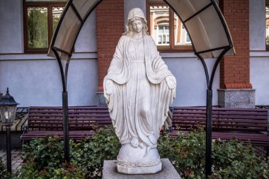 Kharkiv, Ukrayna, 31 Temmuz 2025 Ukrayna 'nın ön cephesi yakınlarındaki Harkiv caddeleri. Şehir savaş bölgelerine çok yakın ve her gün Rus İHA 'ları ya da füzeleri tarafından saldırıya uğruyor..