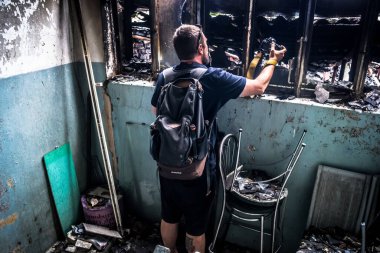 Kharkiv, Ukrayna, 31 Temmuz 2025 Gazeteciler Rusya 'ya karşı olan çatışmayı konu alıyor. Savaş haberciliği çok önemli, Rus işgalciler tarafından sivillere karşı işlenen savaş eylemleri hakkında dünyayı bilgilendiriyor..