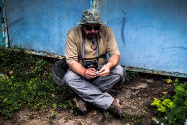 Kharkiv, Ukrayna, 31 Temmuz 2025 Gazeteciler Rusya 'ya karşı olan çatışmayı konu alıyor. Savaş haberciliği çok önemli, Rus işgalciler tarafından sivillere karşı işlenen savaş eylemleri hakkında dünyayı bilgilendiriyor..