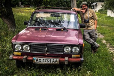 Kharkiv, Ukrayna, 31 Temmuz 2025 Gazeteciler Rusya 'ya karşı olan çatışmayı konu alıyor. Savaş haberciliği çok önemli, Rus işgalciler tarafından sivillere karşı işlenen savaş eylemleri hakkında dünyayı bilgilendiriyor..