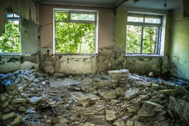 Sloviensk, Ukrayna, 2 Ağustos 2025 Rus topçu saldırıları sonucu ağır hasar gören ve Donbass 'taki Sloviensk' te tamamen terk edilmiş bir bina..