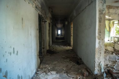 Sloviensk, Ukrayna, 2 Ağustos 2025 Rus topçu saldırıları sonucu ağır hasar gören ve Donbass 'taki Sloviensk' te tamamen terk edilmiş bir bina..