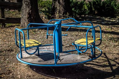 Lisne, Ukrayna, 5 Ağustos 2025 Feldman Ecopark, çocuklar için hayvan bakımı ve terapiyi özel ihtiyaçlarla birleştiren bir peyzaj parkı. Bölge 2022 yılında Rus ordusu tarafından işgal edildi..