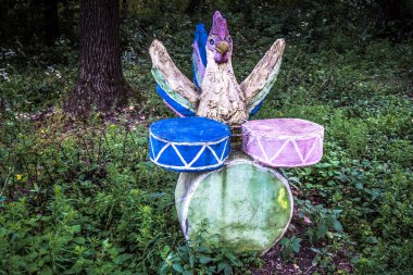 Lisne, Ukrayna, 5 Ağustos 2025 Feldman Ecopark, çocuklar için hayvan bakımı ve terapiyi özel ihtiyaçlarla birleştiren bir peyzaj parkı. Bölge 2022 yılında Rus ordusu tarafından işgal edildi..