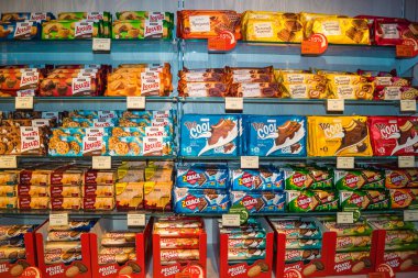 Kharkiv, Ukrayna, 06 Ağustos 2025 Roshen, Ukraynalı şekerleme üreticisi. Roshen 'in Ukrayna' da sattığı çeşitli çikolata ve şekerlerden oluşan geniş bir koleksiyonu var..