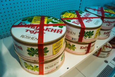 Kharkiv, Ukrayna, 06 Ağustos 2025 Roshen, Ukraynalı şekerleme üreticisi. Roshen 'in Ukrayna' da sattığı çeşitli çikolata ve şekerlerden oluşan geniş bir koleksiyonu var..