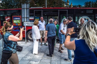 Kharkiv, Ukrayna, 06 Ağustos 2025 Alman hayır kurumu Aziz Augustine ve Arkadaş Hilft gönüllüler sayesinde Köln, Almanya 'dan Kharkiv, Ukrayna' ya yolcu otobüsü getiriyor..