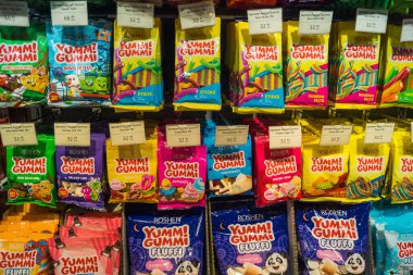 Kharkiv, Ukrayna, 06 Ağustos 2025 Roshen, Ukraynalı şekerleme üreticisi. Roshen 'in Ukrayna' da sattığı çeşitli çikolata ve şekerlerden oluşan geniş bir koleksiyonu var..