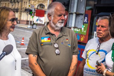 Kharkiv, Ukrayna, 06 Ağustos 2025 Alman hayır kurumu Aziz Augustine ve Arkadaş Hilft gönüllüler sayesinde Köln, Almanya 'dan Kharkiv, Ukrayna' ya yolcu otobüsü getiriyor..