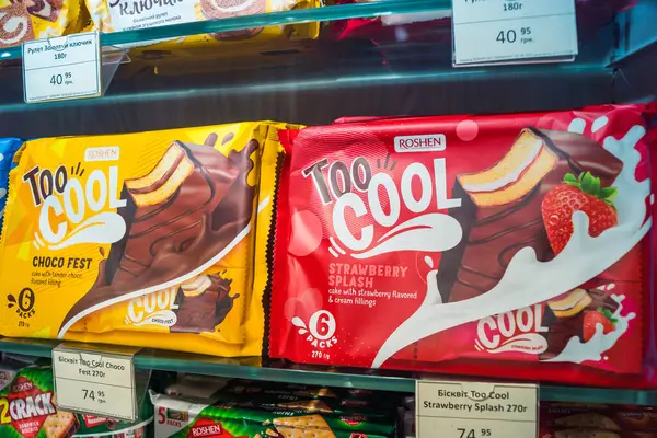 Kharkiv, Ukrayna, 06 Ağustos 2025 Roshen, Ukraynalı şekerleme üreticisi. Roshen 'in Ukrayna' da sattığı çeşitli çikolata ve şekerlerden oluşan geniş bir koleksiyonu var..