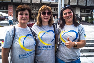 Kharkiv, Ukrayna, 06 Ağustos 2025 Alman hayır kurumu Aziz Augustine ve Arkadaş Hilft gönüllüler sayesinde Köln, Almanya 'dan Kharkiv, Ukrayna' ya yolcu otobüsü getiriyor..