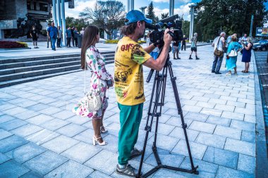 Kharkiv, Ukrayna, 06 Ağustos 2025. Gazeteciler, Almanya 'nın Köln kentinden St. Augustine ve Friend Hilft adlı yardım derneğinden Ukrayna' nın Kharkiv kentine yolcu otobüsünün teslimatını üstlendi..