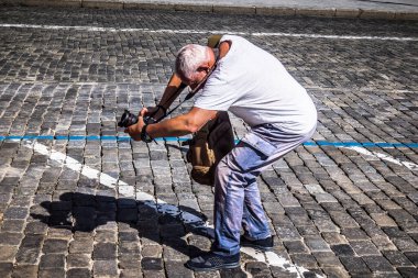 Kharkiv, Ukrayna, 06 Ağustos 2025. Gazeteciler, Almanya 'nın Köln kentinden St. Augustine ve Friend Hilft adlı yardım derneğinden Ukrayna' nın Kharkiv kentine yolcu otobüsünün teslimatını üstlendi..