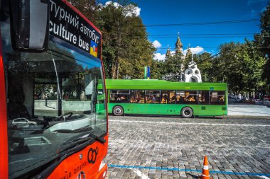 Kharkiv, Ukrayna, 06 Ağustos 2025 Alman hayır kurumu Aziz Augustine ve Arkadaş Hilft gönüllüler sayesinde Köln, Almanya 'dan Kharkiv, Ukrayna' ya yolcu otobüsü getiriyor..