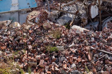 Donbas, Ukrayna, 13 Ağustos 2025 Rus Ortodoks Kilisesi 'ne yapılan saldırının ardından bir Ukrayna Ortodoks kilisesi bir Rus hava saldırısıyla tamamen tahrip edildi..