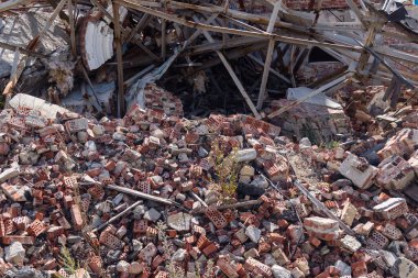 Donbas, Ukrayna, 13 Ağustos 2025 Rus Ortodoks Kilisesi 'ne yapılan saldırının ardından bir Ukrayna Ortodoks kilisesi bir Rus hava saldırısıyla tamamen tahrip edildi..