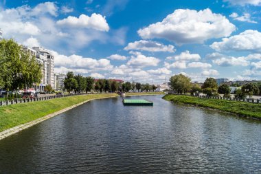 Kharkiv, Ukrayna, 27 Ağustos 2025. Ukrayna 'nın ön cephesi yakınlarındaki Harkiv caddeleri ve şehirleri. Şehir savaş bölgelerine çok yakın ve her gün Rus İHA 'ları ve füzeleri tarafından saldırıya uğruyor..