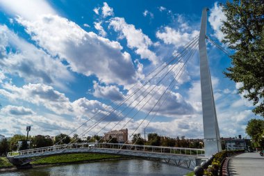 Kharkiv, Ukrayna, 27 Ağustos 2025. Ukrayna 'nın ön cephesi yakınlarındaki Harkiv caddeleri ve şehirleri. Şehir savaş bölgelerine çok yakın ve her gün Rus İHA 'ları ve füzeleri tarafından saldırıya uğruyor..