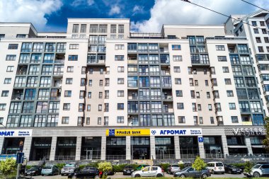 Kharkiv, Ukrayna, 27 Ağustos 2025. Ukrayna 'nın ön cephesi yakınlarındaki Harkiv caddeleri ve şehirleri. Şehir savaş bölgelerine çok yakın ve her gün Rus İHA 'ları ve füzeleri tarafından saldırıya uğruyor..