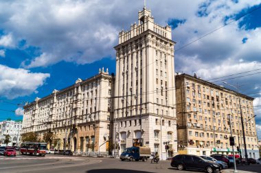 Kharkiv, Ukrayna, 27 Ağustos 2025. Ukrayna 'nın ön cephesi yakınlarındaki Harkiv caddeleri ve şehirleri. Şehir savaş bölgelerine çok yakın ve her gün Rus İHA 'ları ve füzeleri tarafından saldırıya uğruyor..