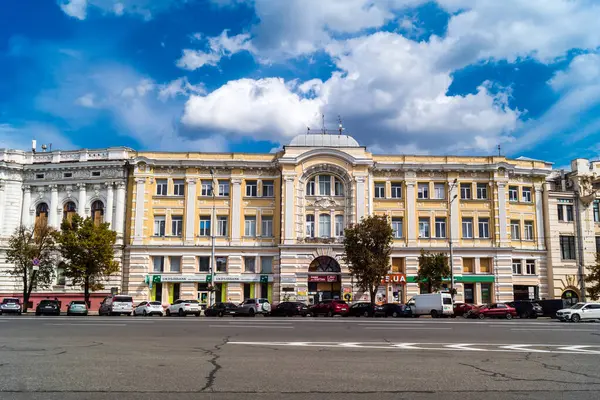 Kharkiv, Ukrayna, 27 Ağustos 2025. Ukrayna 'nın ön cephesi yakınlarındaki Harkiv caddeleri ve şehirleri. Şehir savaş bölgelerine çok yakın ve her gün Rus İHA 'ları ve füzeleri tarafından saldırıya uğruyor..