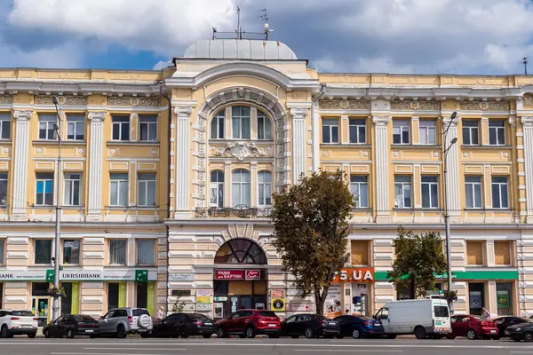 Kharkiv, Ukrayna, 27 Ağustos 2025. Ukrayna 'nın ön cephesi yakınlarındaki Harkiv caddeleri ve şehirleri. Şehir savaş bölgelerine çok yakın ve her gün Rus İHA 'ları ve füzeleri tarafından saldırıya uğruyor..