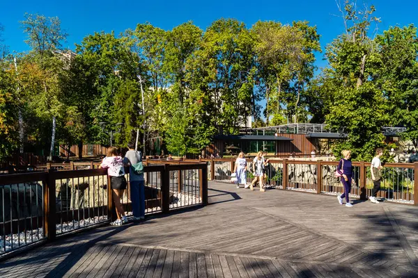 Kharkiv, Ukrayna, 29 Ağustos 2025 Kharkiv Hayvanat Bahçesi, 1895 'te kurulan bir hayvanat bahçesi. Savaşa ve Kharkiv şehrine saldırı riskine rağmen burası hala açık..