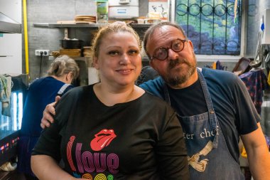 Kharkiv, Ukrayna, 31 Ağustos 2025 Palyanica yardım kuruluşundan gönüllüler Ukrayna askerleri için ev yapımı yemekler pişirdiler. Bazı yemekler İHA 'larla savaş bölgelerine teslim edilmek üzere pişirilir..