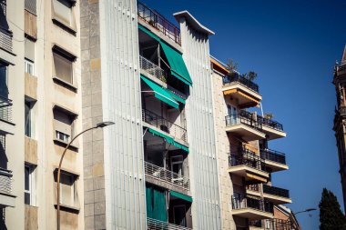 Seville, İspanya, 21 Eylül 2025 Seville şehir merkezindeki tarihi bölgedeki binaların mimarisi ve cephesi.