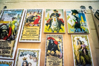 Seville, İspanya, 21 Eylül 2025 Seville şehir merkezindeki tarihi bölgedeki binaların mimarisi ve cephesi.