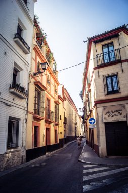 Seville, İspanya, 21 Eylül 2025 Sevilla şehir merkezindeki tarihi binaların ve sokakların manzarası.