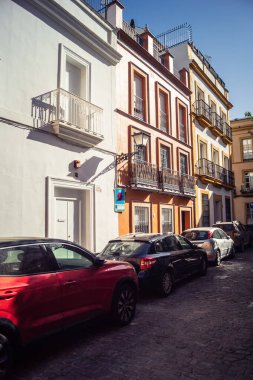 Seville, İspanya, 21 Eylül 2025 Sevilla şehir merkezindeki tarihi binaların ve sokakların manzarası.