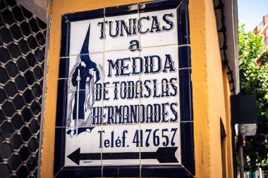 Seville, İspanya, 21 Eylül 2025 Sevilla şehir merkezindeki tarihi binaların ve sokakların manzarası.