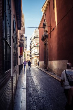 Seville, İspanya, 21 Eylül 2025 Sevilla şehir merkezindeki tarihi binaların ve sokakların manzarası.