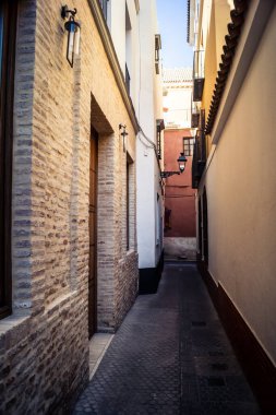 Seville, İspanya, 21 Eylül 2025 Sevilla şehir merkezindeki tarihi binaların ve sokakların manzarası.