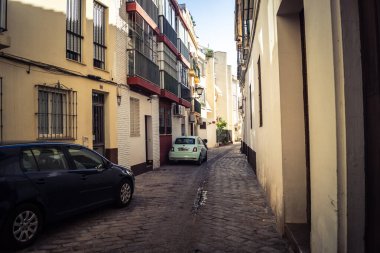 Seville, İspanya, 21 Eylül 2025 Sevilla şehir merkezindeki tarihi binaların ve sokakların manzarası.