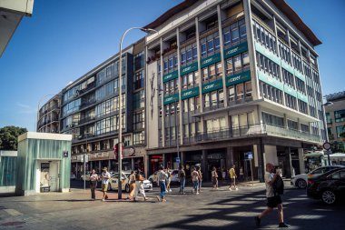 Seville, İspanya, 21 Eylül 2025 Sevilla şehir merkezindeki tarihi binaların ve sokakların manzarası.