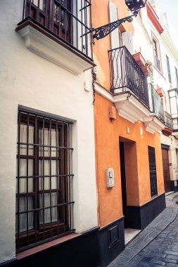 Seville, İspanya, 21 Eylül 2025 Sevilla şehir merkezindeki tarihi binaların ve sokakların manzarası.