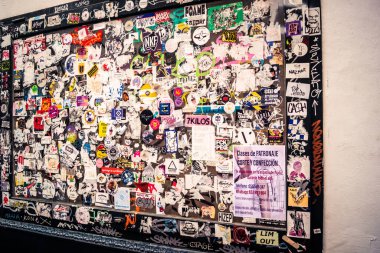 Seville, İspanya, 21 Eylül 2025 Sevilla şehir merkezindeki tarihi binaların ve sokakların manzarası.