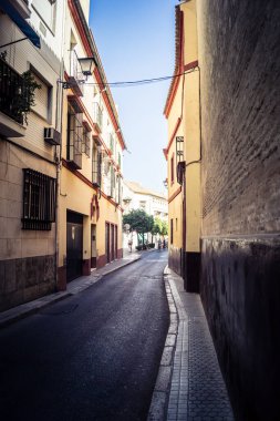 Seville, İspanya, 21 Eylül 2025 Sevilla şehir merkezindeki tarihi binaların ve sokakların manzarası.