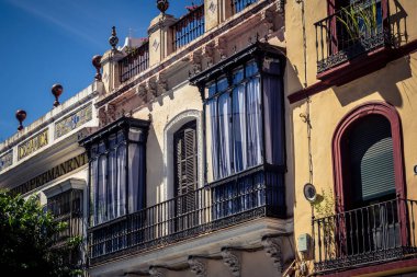 Seville, İspanya, 28 Eylül 2025 Seville şehir merkezindeki tarihi bölge ve şehir manzarası.