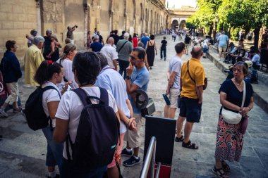 Cordoba, İspanya, 2 Ekim 2025. Cordoba Camii Katedrali. Eski camii nedeniyle resmi olarak 